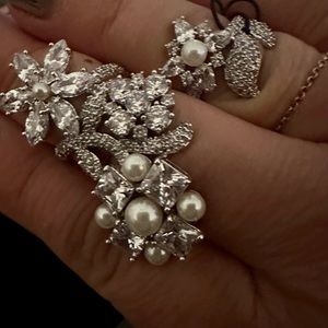 HENRI BENDEL DEBUTANTE PEARL WRAP RING